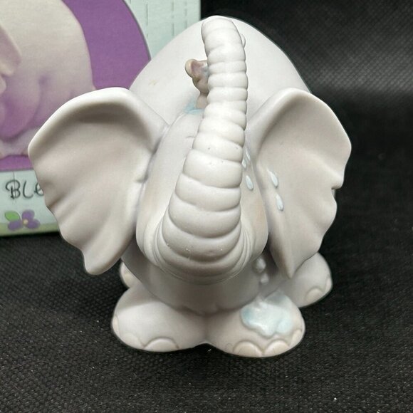 Precious Moments "Showers of Blessings" figurine - Picture 4 of 5